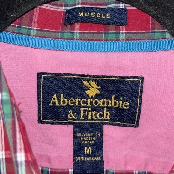 Abercrombie & Fitch Red Plaid Muscle Button-down Shirt Size Medium - Picture 2 of 5
